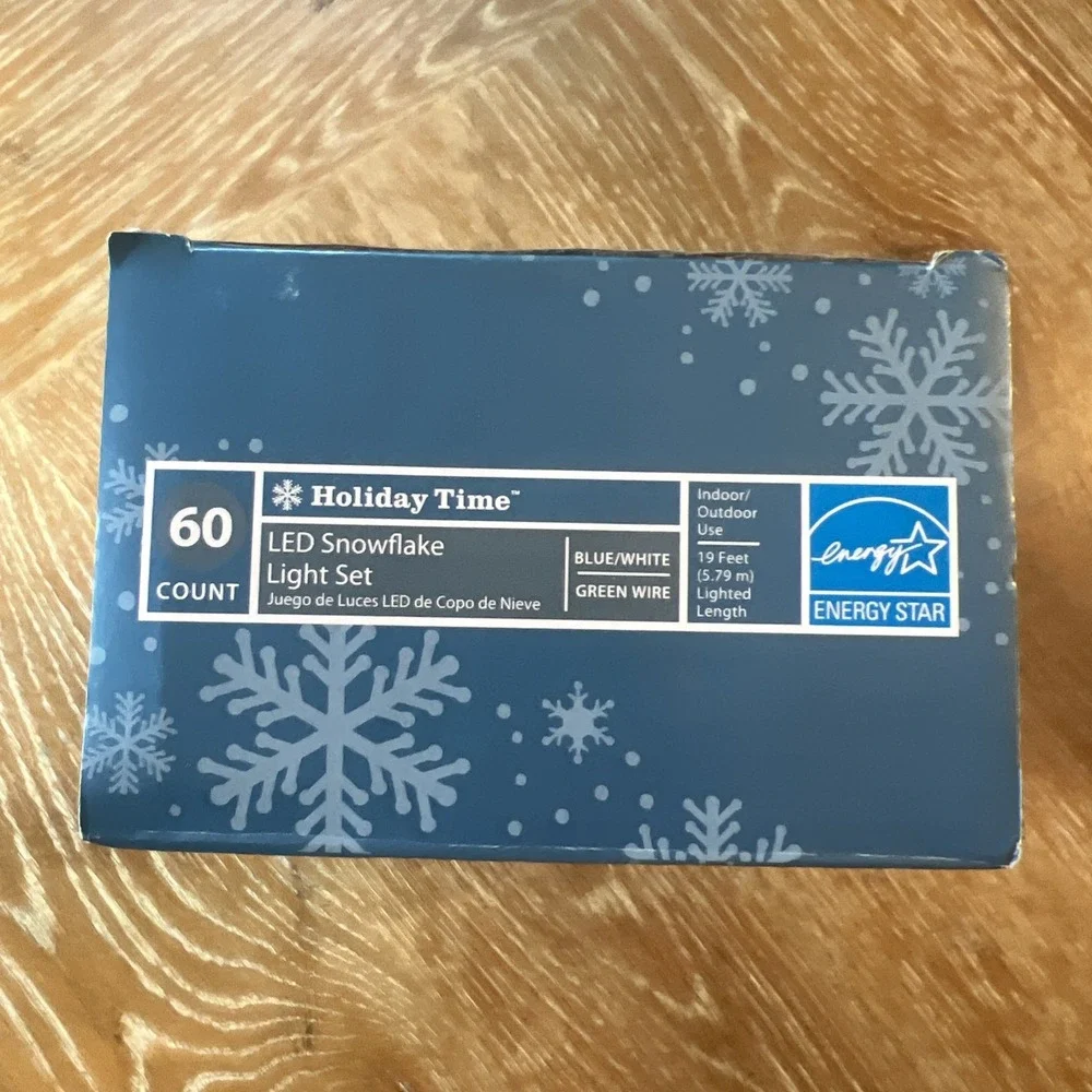 Holiday Time - LED Snowflake Light Set 60 Count Blue White Old Stock